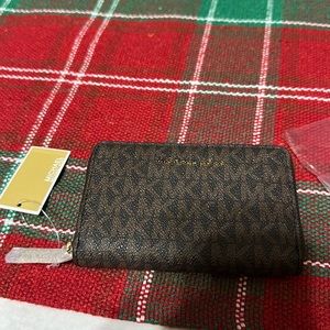 Michael kors brown wallet